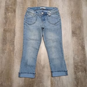 l.e.i.. Ashley Lowrise Capris